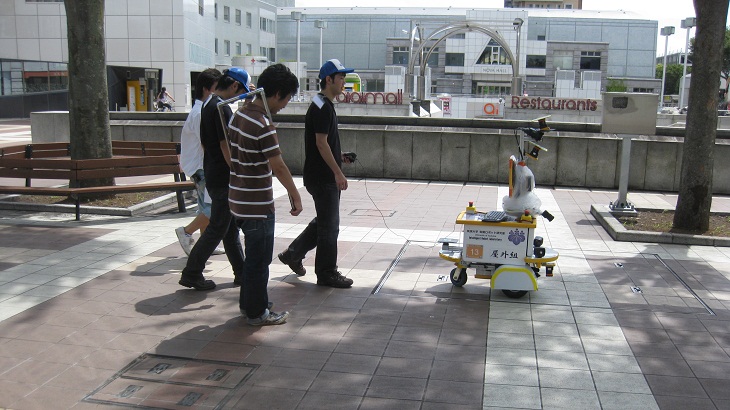 屋外でのロボット走行実験