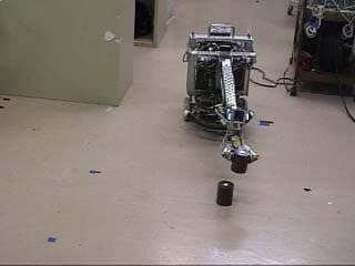 『移動系の自由度も用いて物体を操作する小型移動マニピュレータ～その4：物体積み重ね動作』をダウンロードする