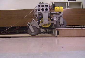 『段差を踏破する車輪型移動ロボット「六車士」』をダウンロードする